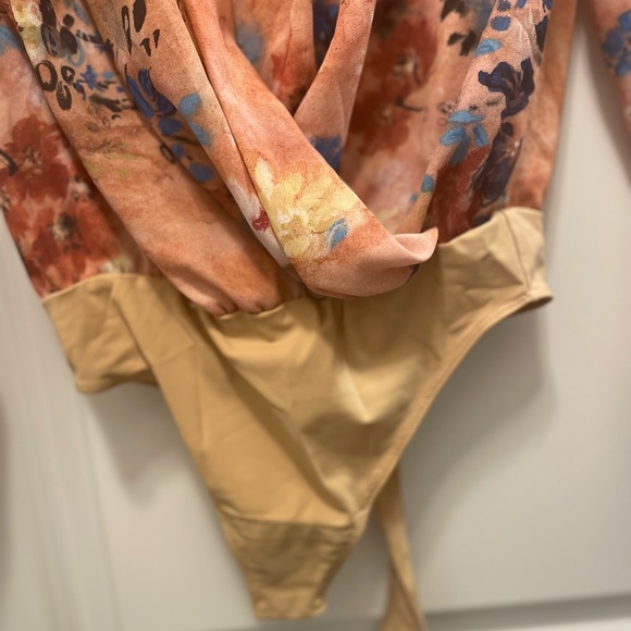 Beautiful floral body suit from Babaton in XS - Picture 5 of 5